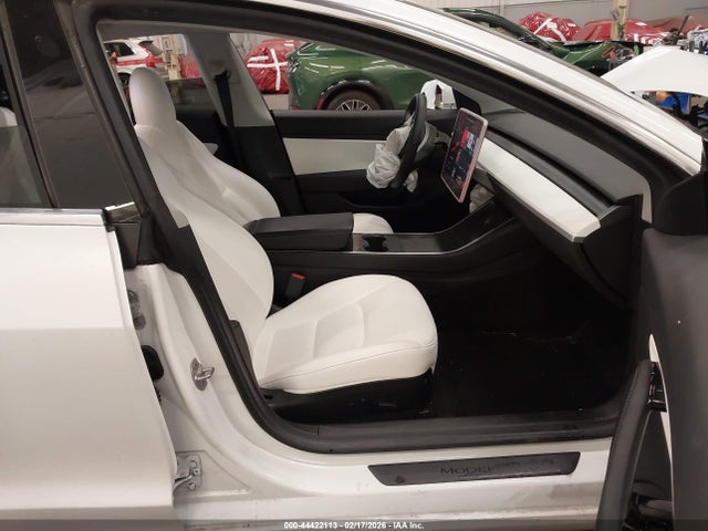 44422113 :رقم المزاد ، 5YJ3E1EB8KF421600 vin ، 2019 Tesla Model 3 Long Range/performance مزاد بيع