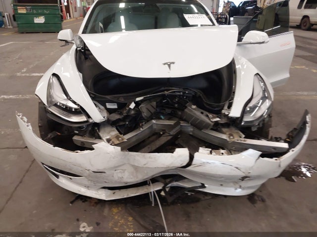 44422113 :رقم المزاد ، 5YJ3E1EB8KF421600 vin ، 2019 Tesla Model 3 Long Range/performance مزاد بيع