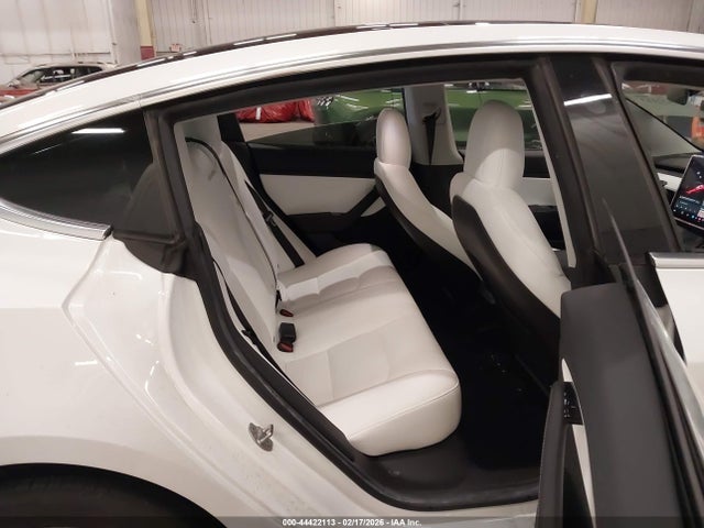 44422113 :رقم المزاد ، 5YJ3E1EB8KF421600 vin ، 2019 Tesla Model 3 Long Range/performance مزاد بيع