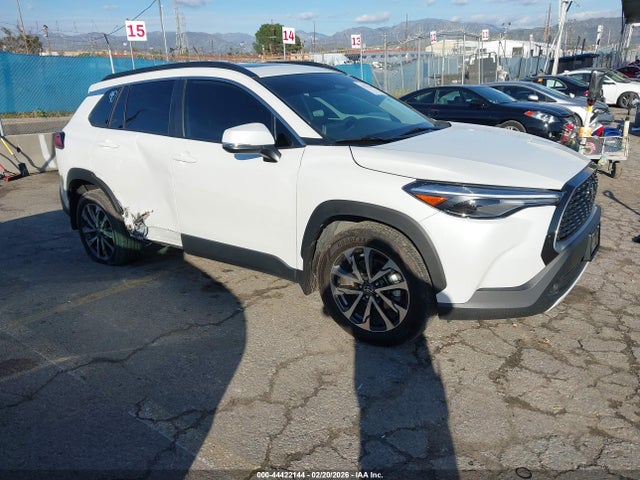 Toyota Corolla Cross Xle 2023 7MUDAAAG4PV062319 Image 1