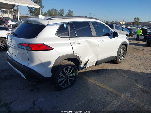 Toyota Corolla Cross Xle 2023 7MUDAAAG4PV062319 Image 4
