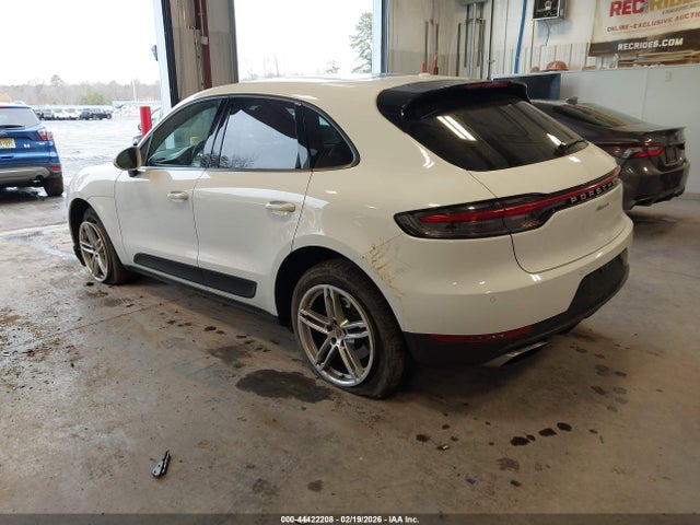 2019 PORSCHE MACAN WP1AA2A51KLB01880 Photo 2
