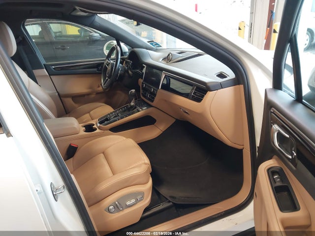 2019 PORSCHE MACAN WP1AA2A51KLB01880 Photo 4