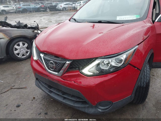 JN1BJ1CP1JW188162 Nissan Rogue Sport S