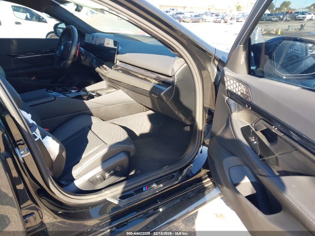 2026 BMW M5 WBS83FK06TCW13620 Photo 4
