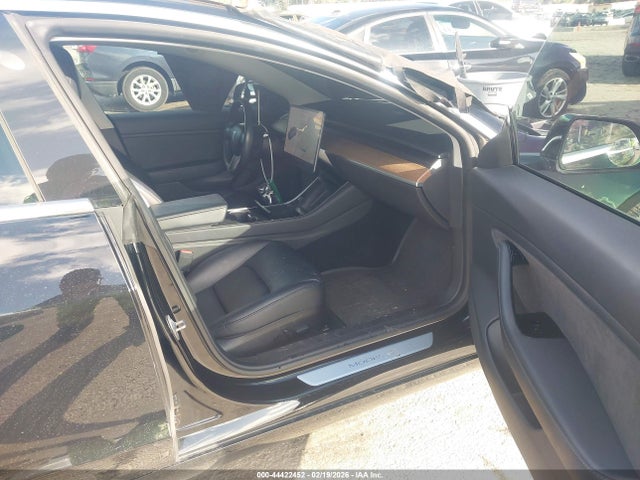 44422452 :رقم المزاد ، 5YJ3E1EA8KF296685 vin ، 2019 Tesla Model 3 Long Range/mid Range/standard Range/standard Range Plus مزاد بيع