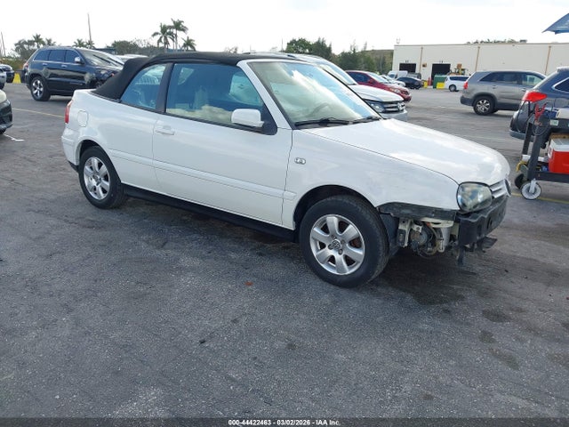 44422463 :رقم المزاد ، 3VWDC21V01M810190 vin ، 2001 Volkswagen Cabrio Glx مزاد بيع