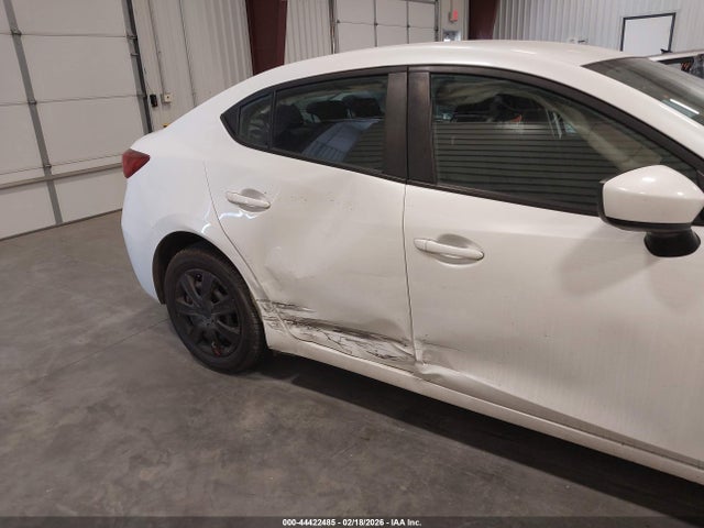 Продаж на аукціоні авто 2015 Mazda Mazda3 I Sport, vin: 3MZBM1U76FM216755, номер лоту: 44422485