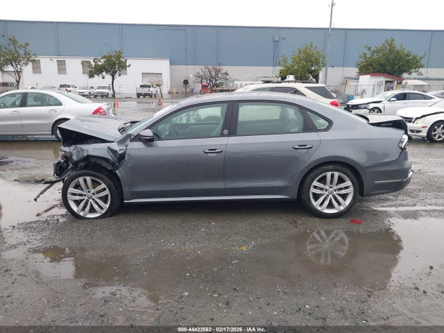 1VWLA7A36KC009599 Volkswagen Passat 2.0t Wolfsburg Edition
