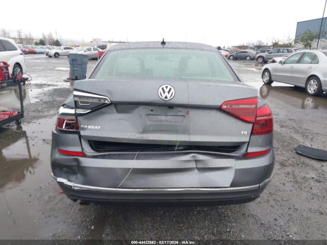 1VWLA7A36KC009599 Volkswagen Passat 2.0t Wolfsburg Edition