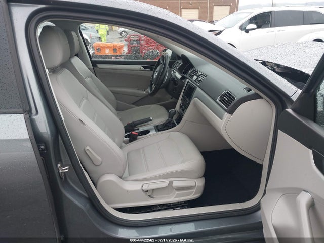 2019 VOLKSWAGEN PASSAT 1VWLA7A36KC009599 Photo 4
