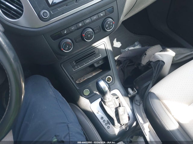 WVGAV7AX6GW576284 Volkswagen TIGUAN S