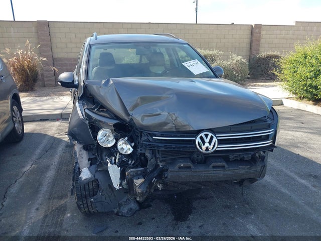 WVGAV7AX6GW576284 Volkswagen TIGUAN S