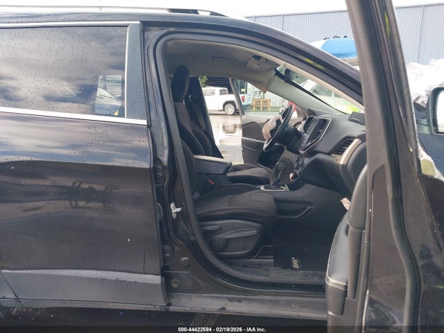 1C4PJLCB2FW663117 Jeep Cherokee Latitude