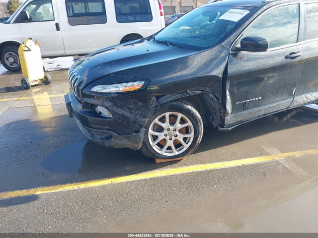 1C4PJLCB2FW663117 Jeep Cherokee Latitude