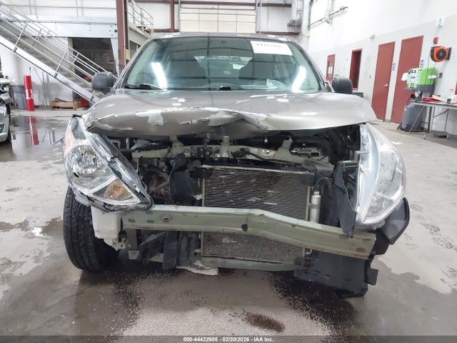 3N1CN7AP0FL818121 Nissan Versa 1.6 S+