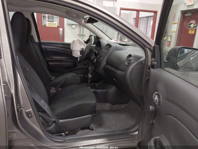 3N1CN7AP0FL818121 Nissan Versa 1.6 S+