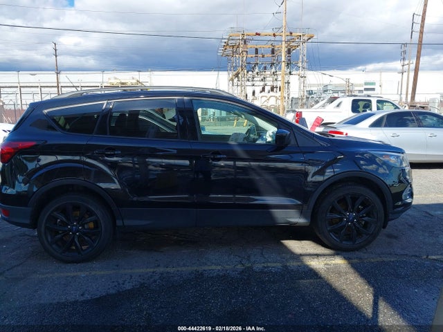 1FMCU9GDXKUB67021 Ford ESCAPE SE
