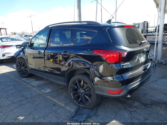 1FMCU9GDXKUB67021 Ford ESCAPE SE