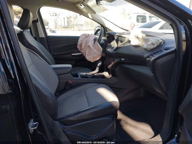 1FMCU9GDXKUB67021 Ford ESCAPE SE