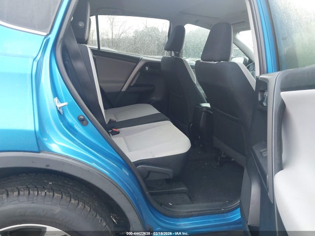 2T3WFREV8GW280435 Toyota Rav4 Xle