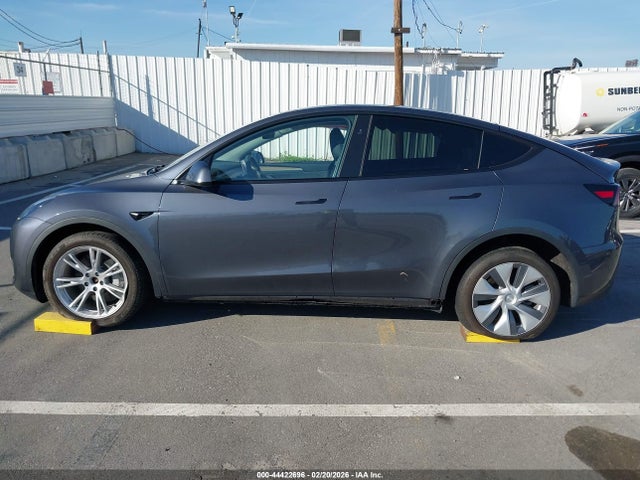 Продаж на аукціоні авто 2023 Tesla Model Y Awd/long Range Dual Motor All-wheel Drive, vin: 7SAYGDEE1PA208894, номер лоту: 44422696