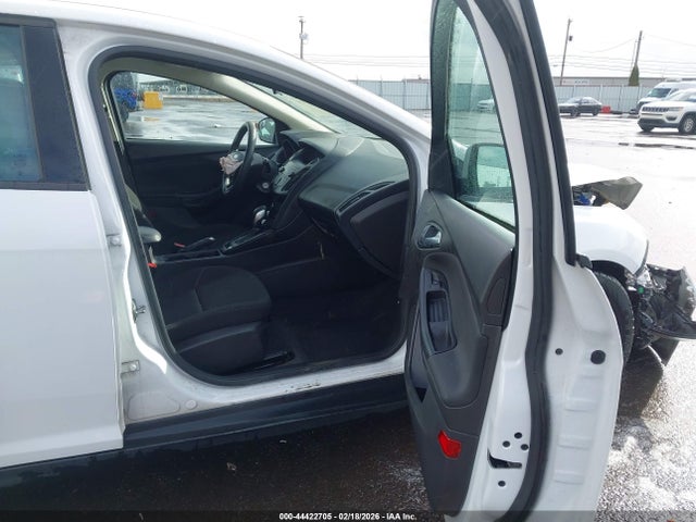 1FADP3K25JL217997 Ford FOCUS SE