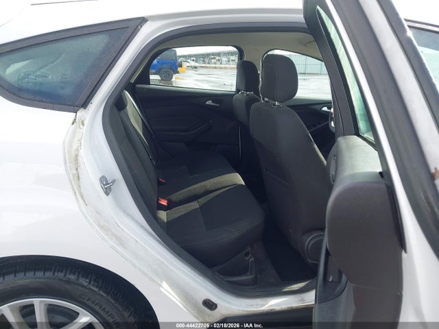 1FADP3K25JL217997 Ford FOCUS SE