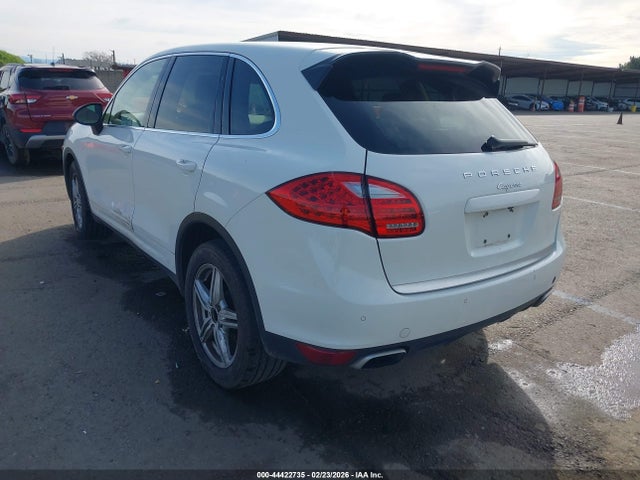 2011 PORSCHE CAYENNE WP1AA2A21BLA05804 Photo 2