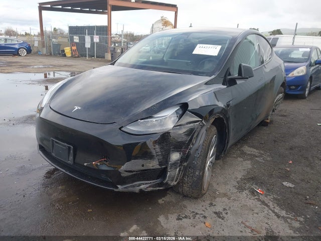 2023 Tesla Model Y Awd/long Range Dual Motor All-wheel Drive მანქანა იყიდება აუქციონზე, vin: 7SAYGDEE2PF674062, აუქციონის ნომერი: 44422771