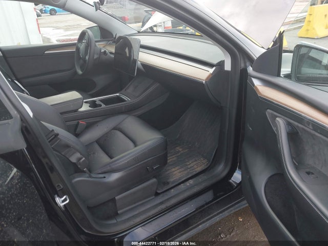 2023 Tesla Model Y Awd/long Range Dual Motor All-wheel Drive მანქანა იყიდება აუქციონზე, vin: 7SAYGDEE2PF674062, აუქციონის ნომერი: 44422771