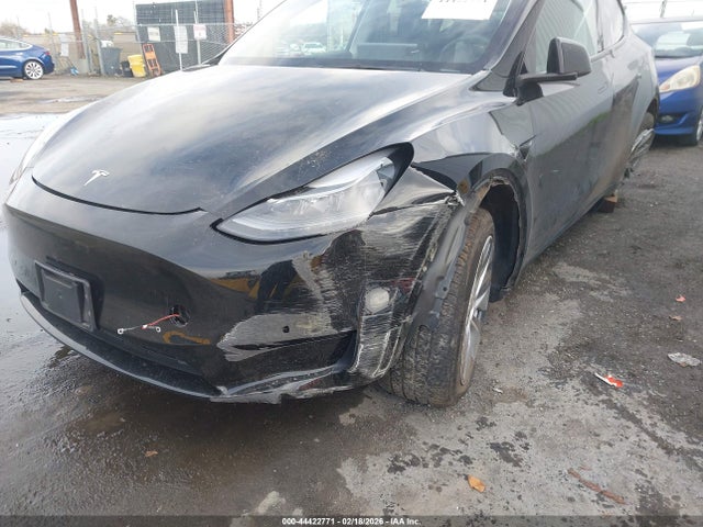 2023 Tesla Model Y Awd/long Range Dual Motor All-wheel Drive მანქანა იყიდება აუქციონზე, vin: 7SAYGDEE2PF674062, აუქციონის ნომერი: 44422771