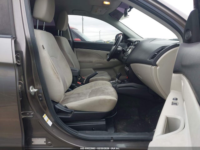 2017 MITSUBISHI OUTLANDER SPORT JA4AP3AUXHZ069685 Photo 4