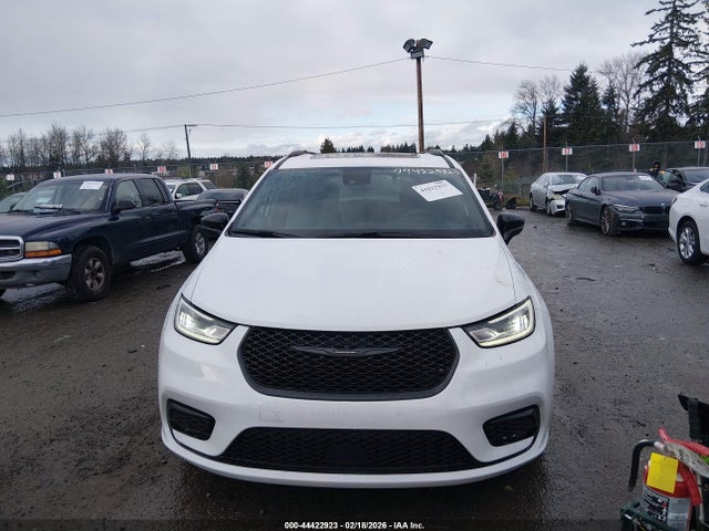 Chrysler Pacifica Limited 2025 2C4RC1GG0SR562299 Image 12