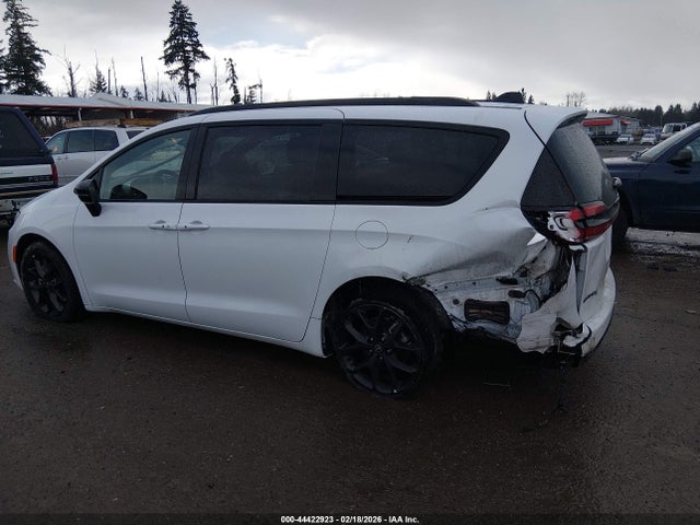 Chrysler Pacifica Limited 2025 2C4RC1GG0SR562299 Image 14