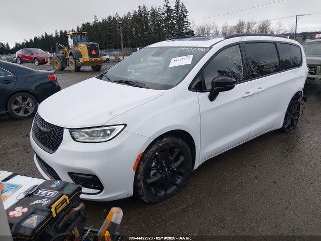 Chrysler Pacifica Limited 2025 2C4RC1GG0SR562299 Image 2