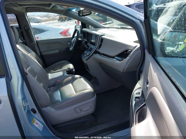 5TDYK3DCXFS563159 Toyota Sienna Xle Premium 8 Passenger