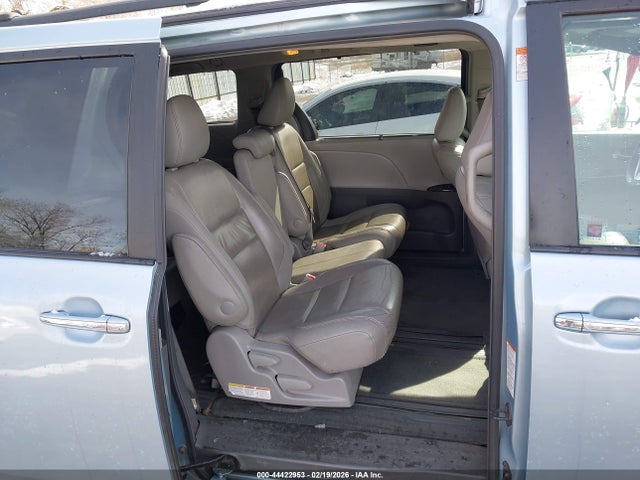 5TDYK3DCXFS563159 Toyota Sienna Xle Premium 8 Passenger