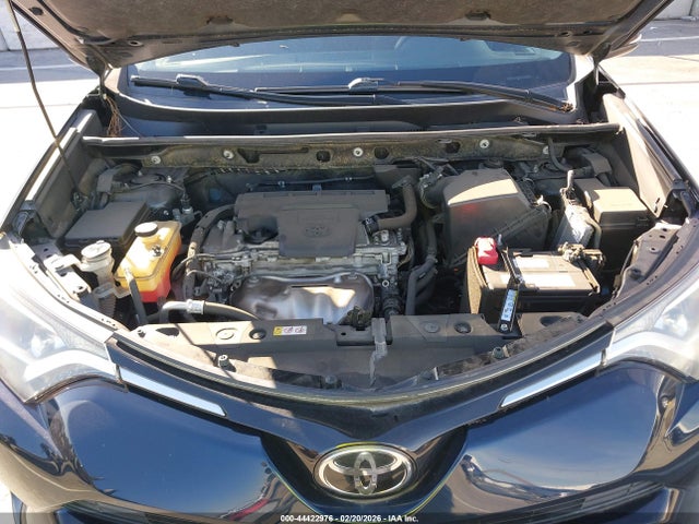 JTMWFREV4JJ750224 Toyota Rav4 Xle