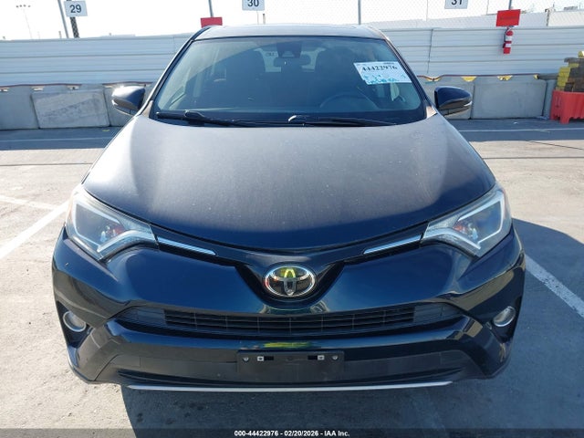 JTMWFREV4JJ750224 Toyota Rav4 Xle