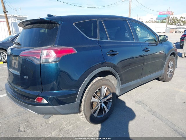 JTMWFREV4JJ750224 Toyota Rav4 Xle