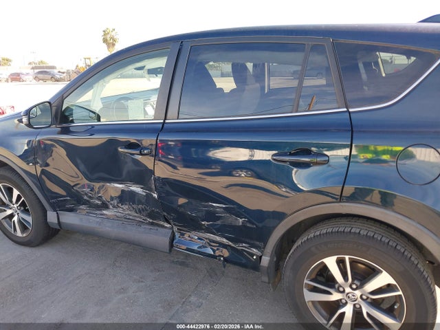 JTMWFREV4JJ750224 Toyota Rav4 Xle