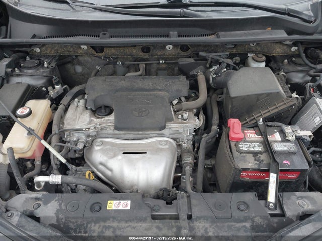 JTMNFREV5JJ752818 Toyota RAV4 SE