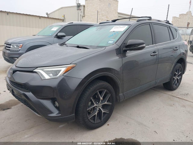 JTMNFREV5JJ752818 Toyota RAV4 SE