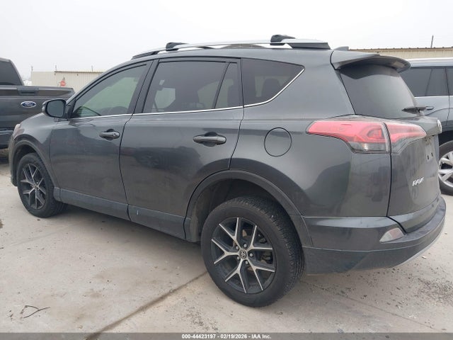 JTMNFREV5JJ752818 Toyota RAV4 SE