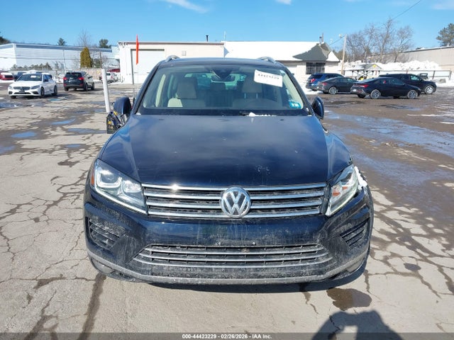Aukcja sprzedaży 2017 Volkswagen Touareg V6 Sport, vin: WVGEF7BP0HD004007, numer aukcji: 44423229