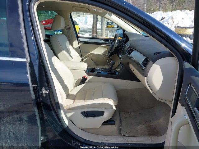 Aukcja sprzedaży 2017 Volkswagen Touareg V6 Sport, vin: WVGEF7BP0HD004007, numer aukcji: 44423229