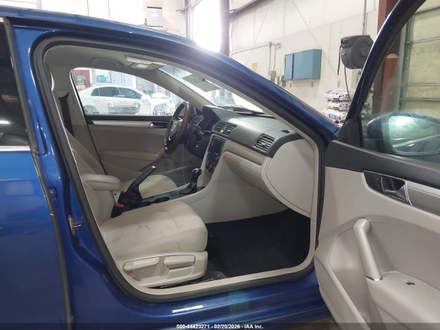 Продаж на аукціоні авто 2016 Volkswagen Passat 1.8t S, vin: 1VWAT7A31GC065815, номер лоту: 44423271