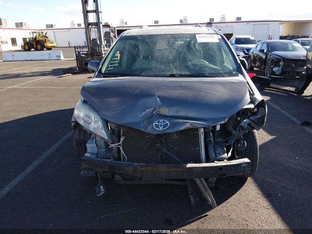 Toyota Sienna Xle 7 Passenger 2014 5TDDK3DC9ES088570 Image 13