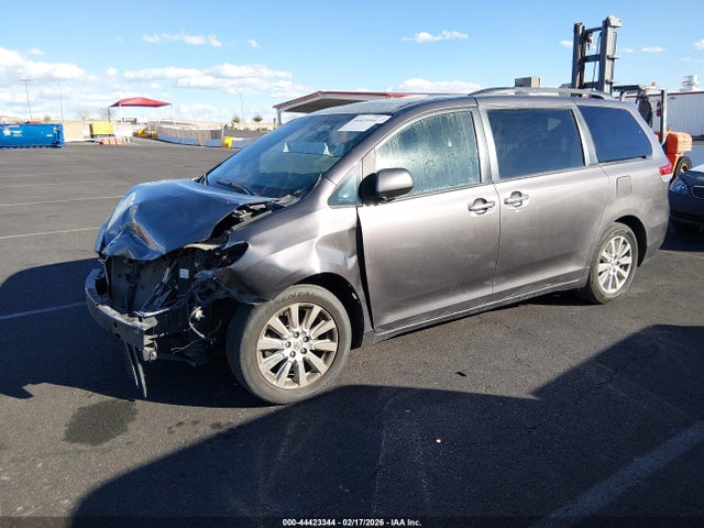 Toyota Sienna Xle 7 Passenger 2014 5TDDK3DC9ES088570 Image 2